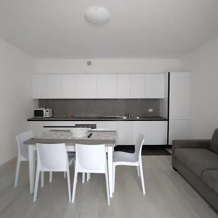 F2 - Black And White Apartment Lido di Jesolo