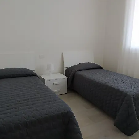 Διαμέρισμα F2 - Black And White Τζεσόλο Λίντο