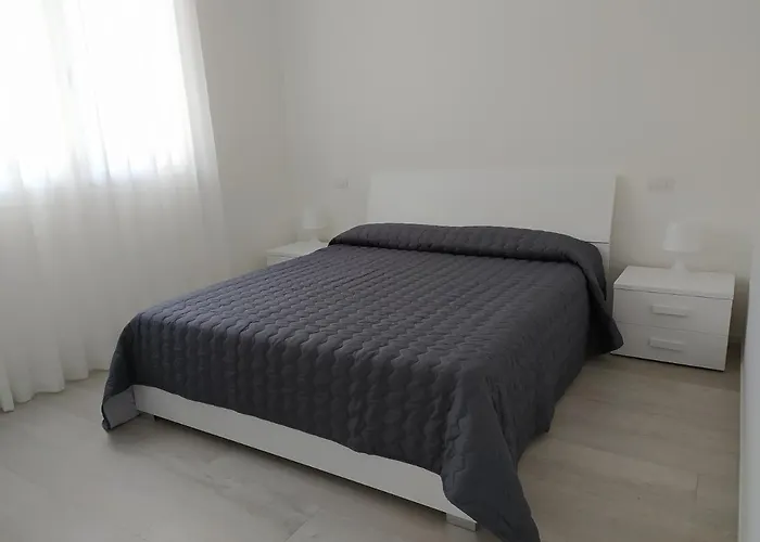 F2 - Black And White Appartement *