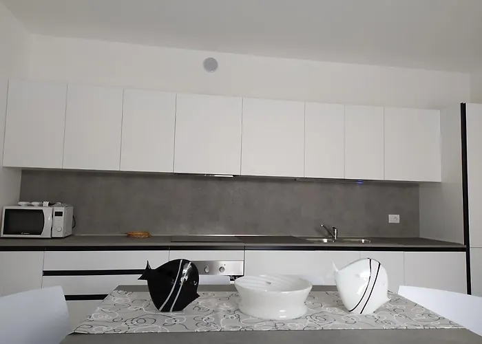 F2 - Black And White Lido di Jesolo