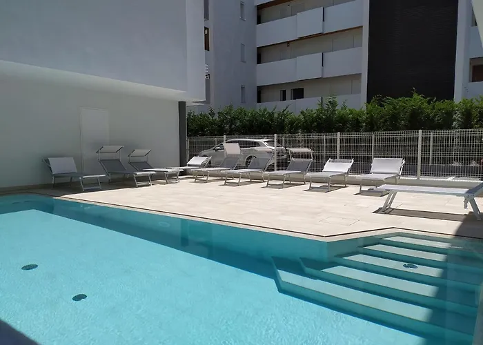 Appartement F2 - Black And White